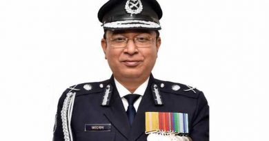 জাতীয় ঈদগাহে জায়নামাজ ছাড়া অন্যকিছু নয় : পুলিশ জাতীয় ঈদগাহে জায়নামাজ ছাড়া অন্যকিছু নয় : পুলিশ